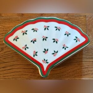 Lefton Trinket Box, CHRISTmas Holly 2391 Shell Shaped, EUC